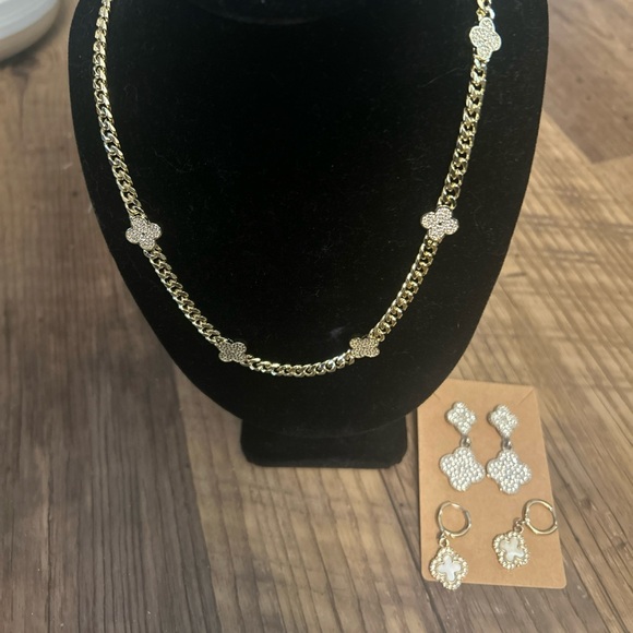 Elegant Gold and Silver clover Necklace and Earring Set - Picture 2 of 6